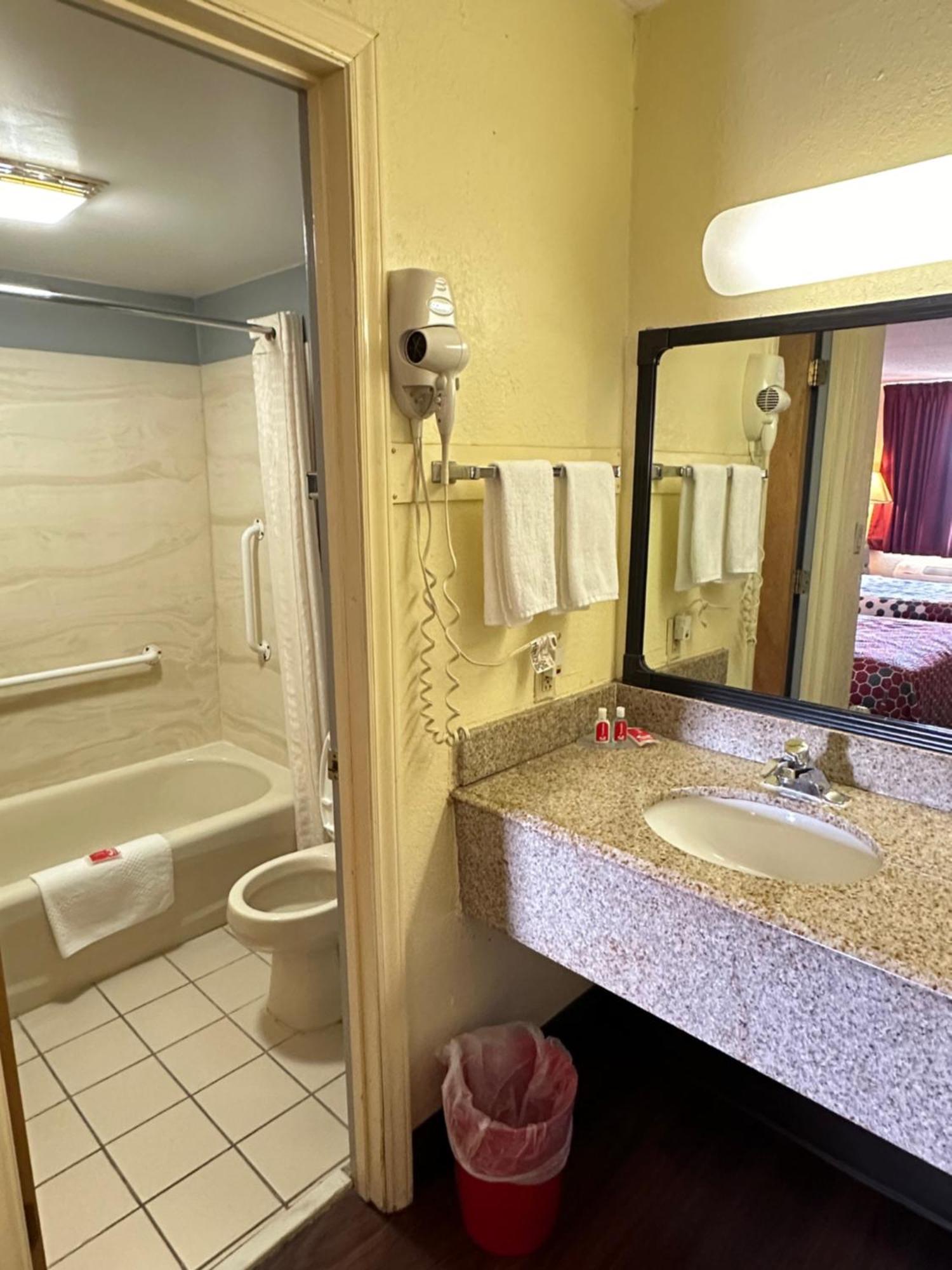 Econo Lodge Christiansburg-Blacksburg I-81 Esterno foto
